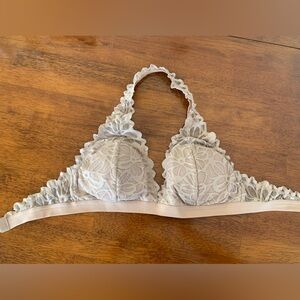 ✨5/$25✨Arizona lace halter bralette size medium